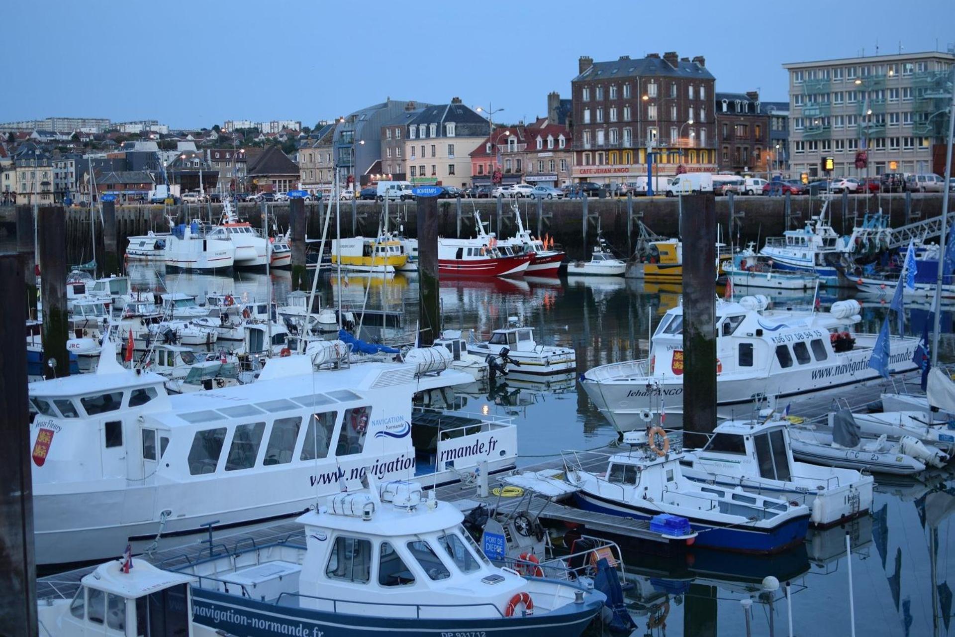 Le Voilier Ensoleille - Proximite Plage & Gare - Confort & Tranquillit Dieppe Bagian luar foto